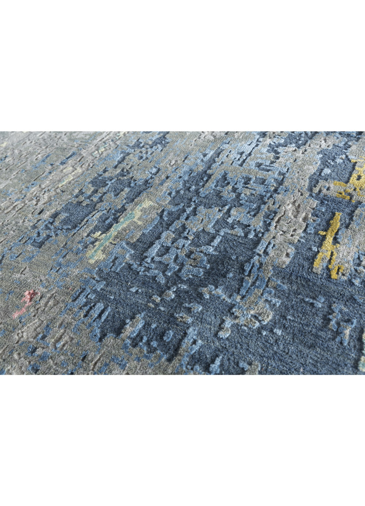 uvenuti grey and black wool and bamboo silk hand knotted Rug - CloseUp