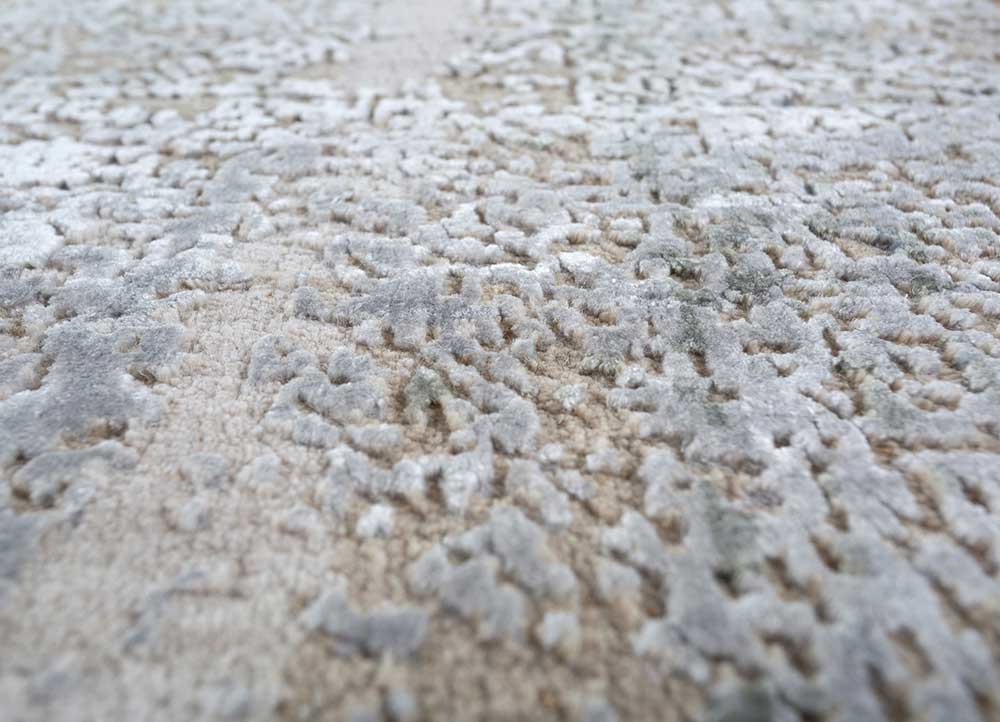 uvenuti ivory wool and bamboo silk hand knotted Rug - CloseUp