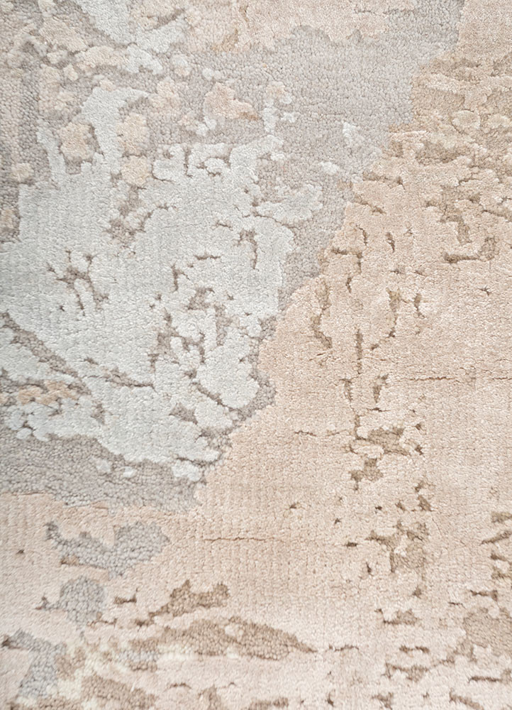 uvenuti ivory wool and bamboo silk hand knotted Rug - CloseUp
