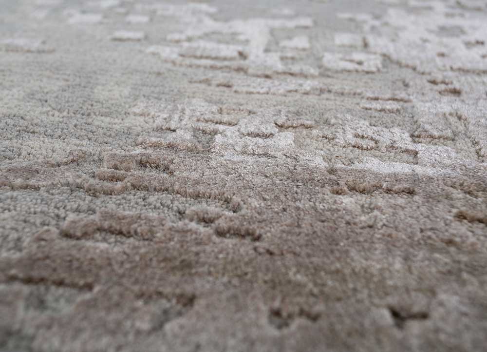 uvenuti ivory wool and bamboo silk hand knotted Rug - CloseUp