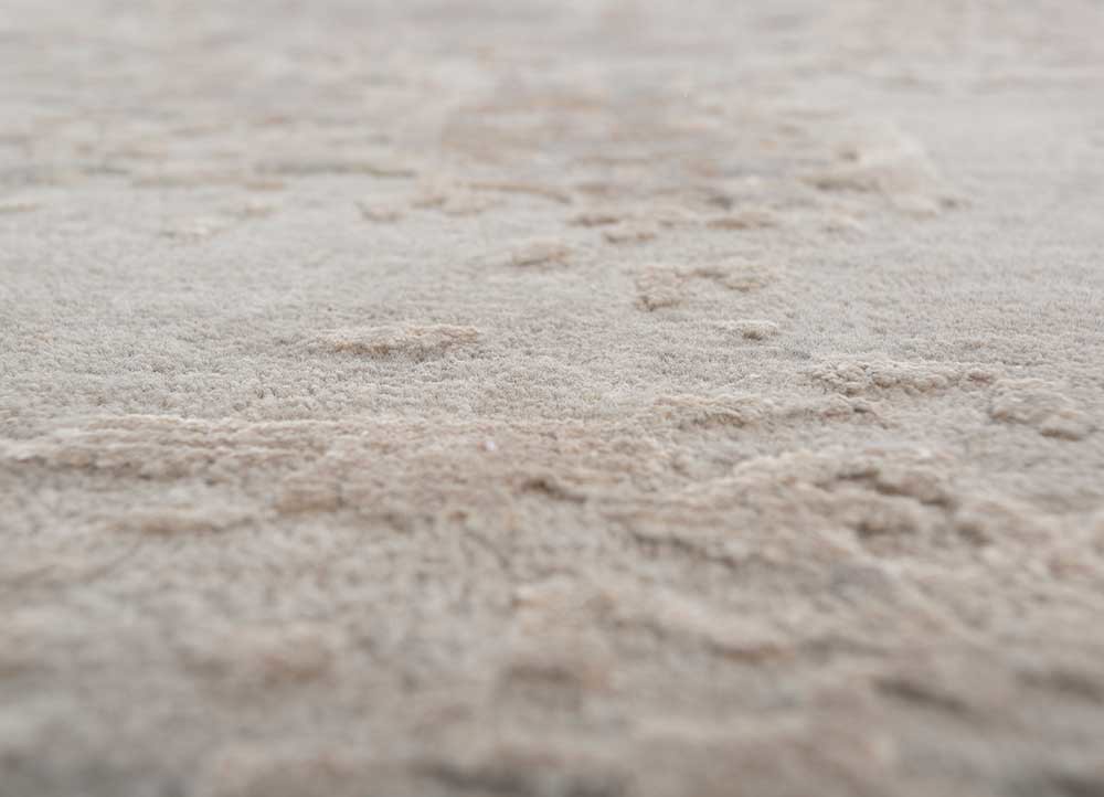 uvenuti grey and black wool and bamboo silk hand knotted Rug - CloseUp