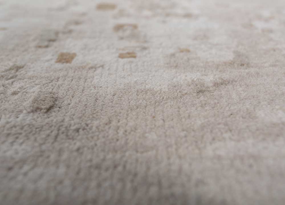 tattvam ivory wool and bamboo silk hand knotted Rug - CloseUp