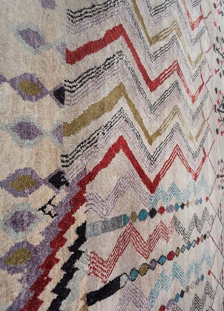 manchaha ivory silk hand knotted Rug - CloseUp