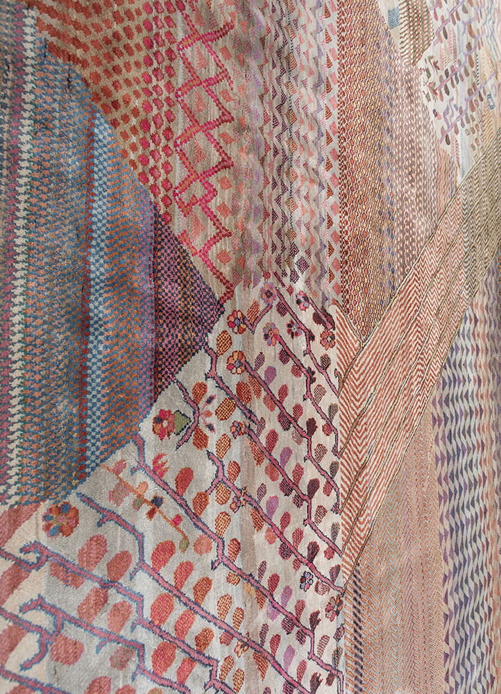 manchaha ivory silk hand knotted Rug - CloseUp