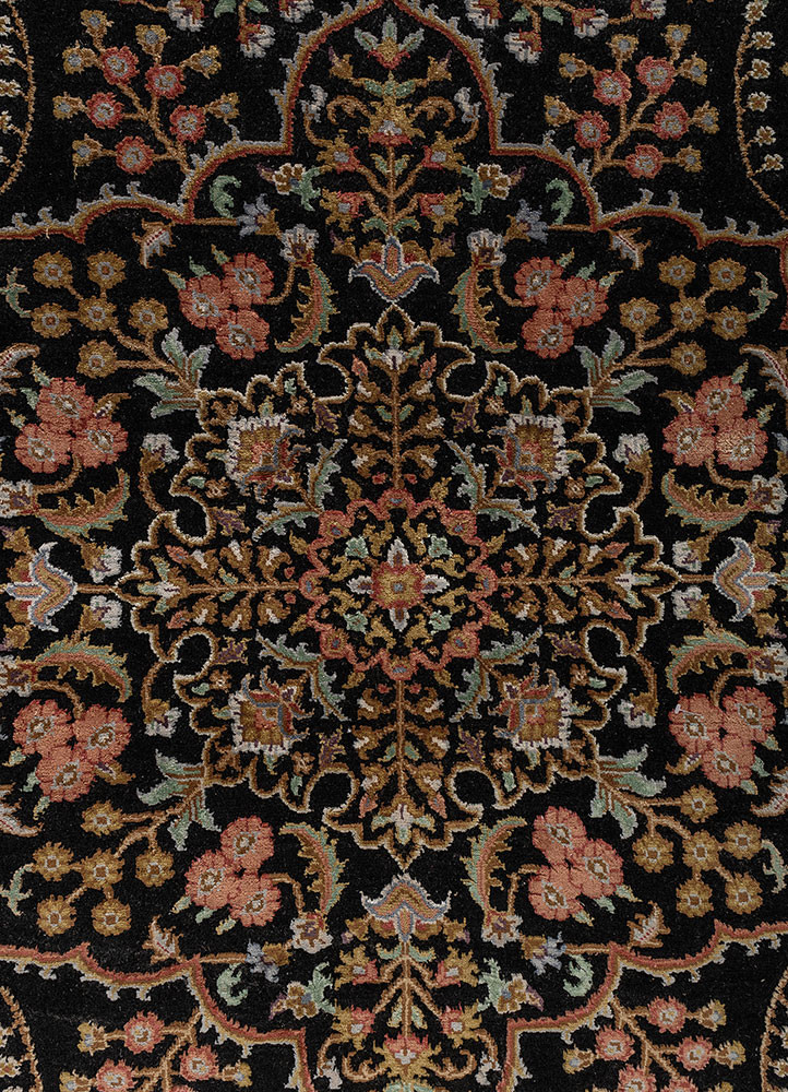 aprezo grey and black wool and silk hand knotted Rug - CloseUp