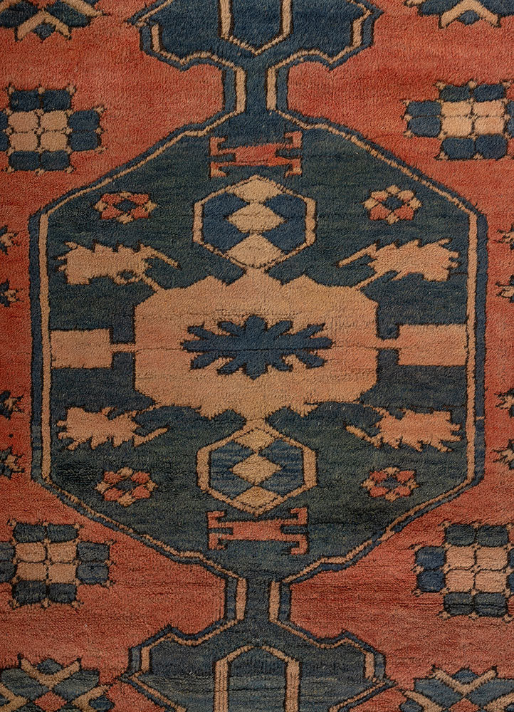 vintage blue wool hand knotted Rug - CloseUp vintage blue wool hand knotted Rug - CloseUp