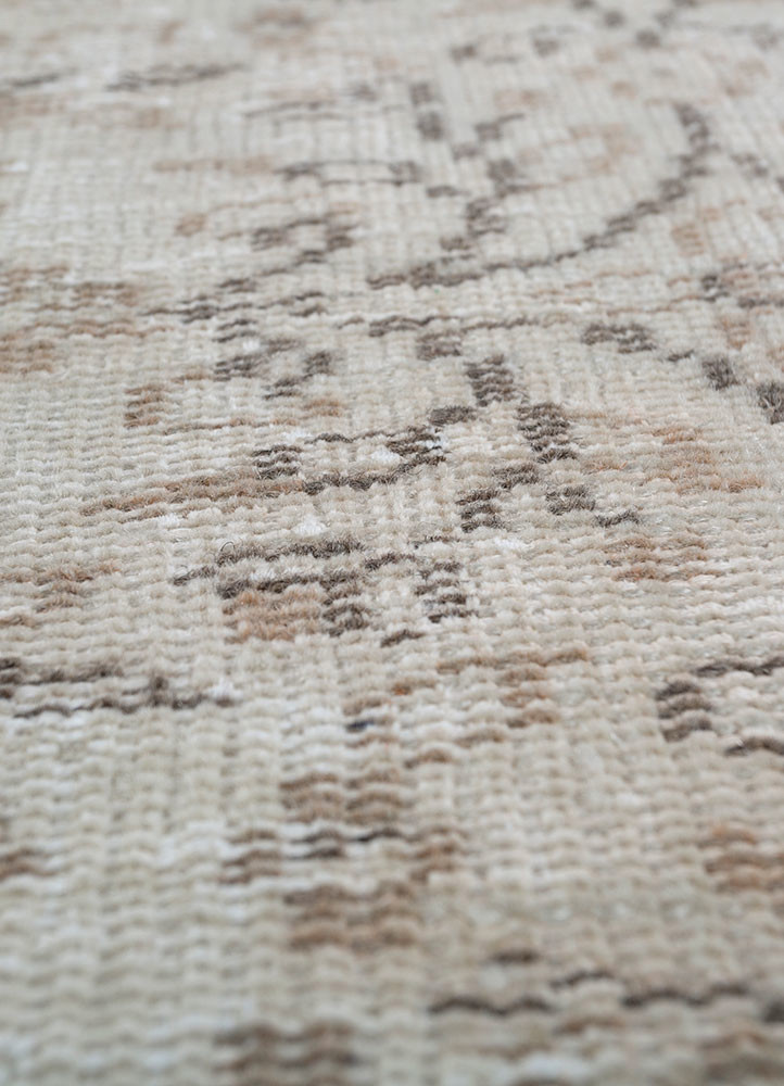 vintage beige and brown wool hand knotted Rug - CloseUp