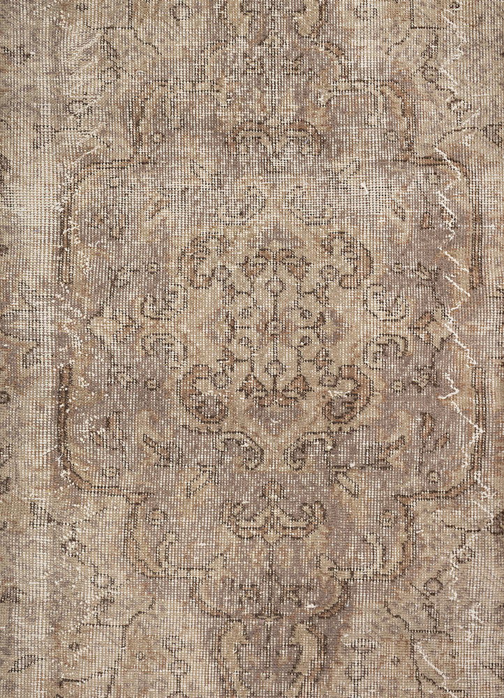 vintage green wool hand knotted Rug - CloseUp vintage green wool hand knotted Rug - CloseUp