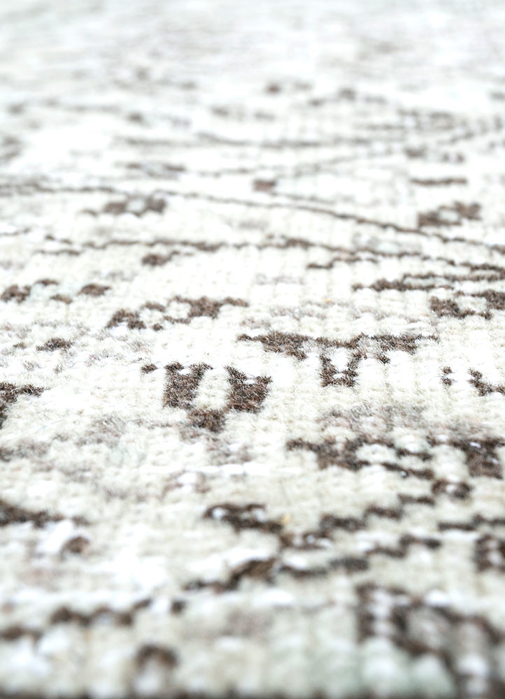 vintage green wool hand knotted Rug - CloseUp vintage green wool hand knotted Rug - CloseUp