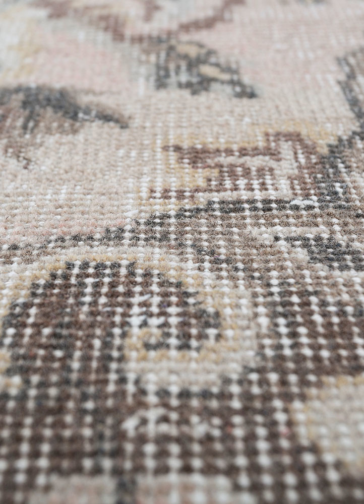 vintage beige and brown wool hand knotted Rug - CloseUp vintage beige and brown wool hand knotted Rug - CloseUp