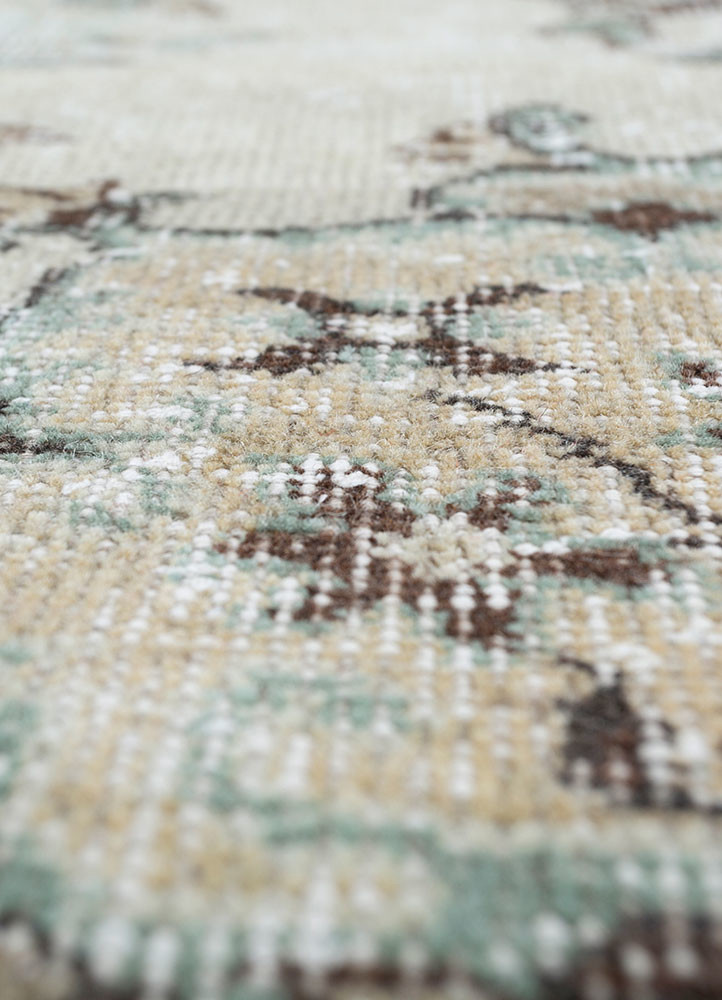 vintage green wool hand knotted Rug - CloseUp vintage green wool hand knotted Rug - CloseUp