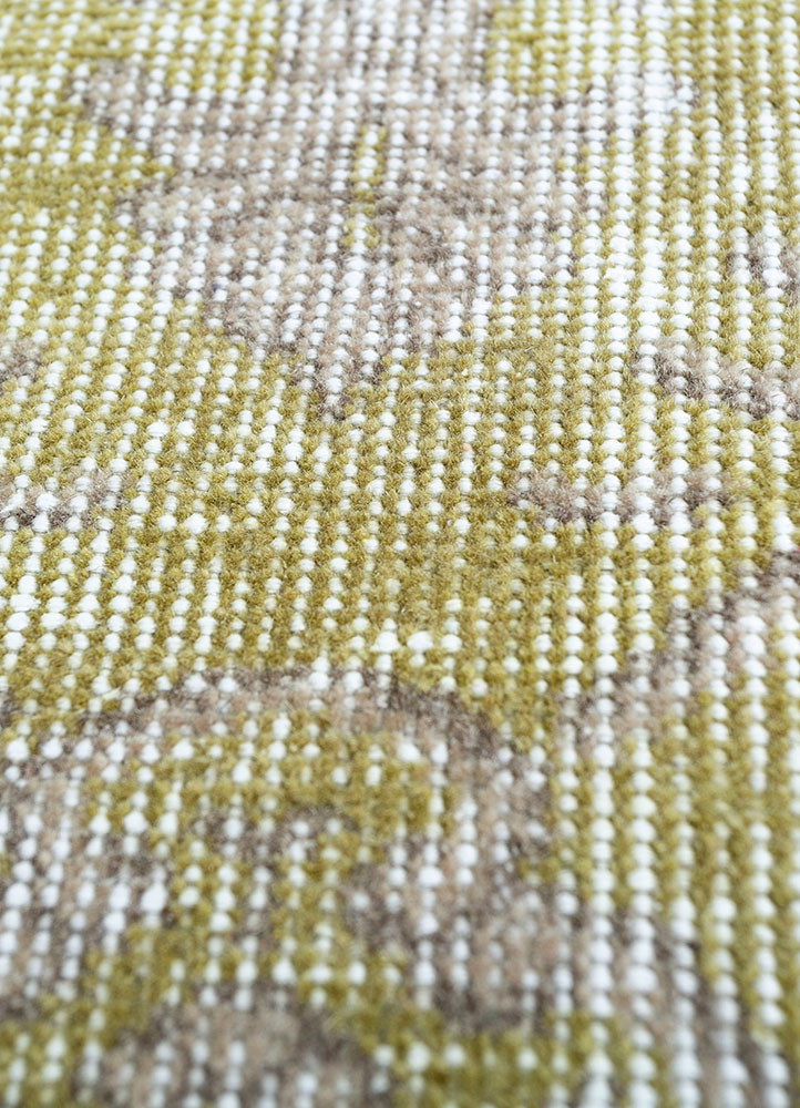 vintage green wool hand knotted Rug - CloseUp vintage green wool hand knotted Rug - CloseUp