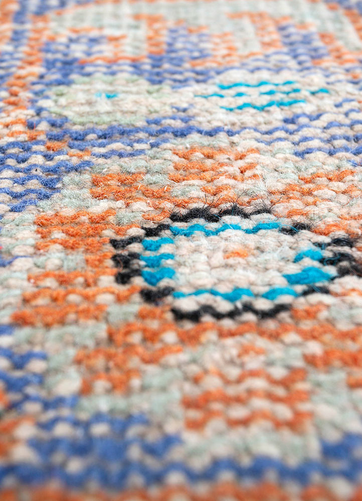 vintage red and orange wool hand knotted Rug - CloseUp vintage red and orange wool hand knotted Rug - CloseUp
