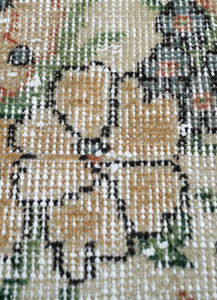 vintage beige and brown wool hand knotted Rug - CloseUp vintage beige and brown wool hand knotted Rug - CloseUp