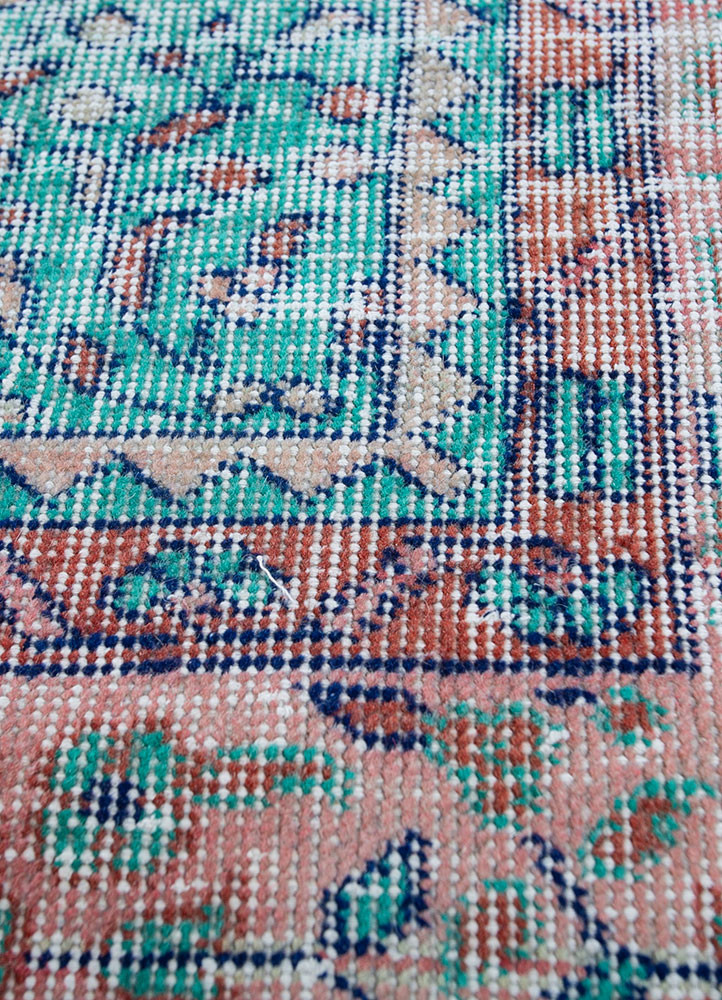 vintage green wool hand knotted Rug - CloseUp vintage green wool hand knotted Rug - CloseUp