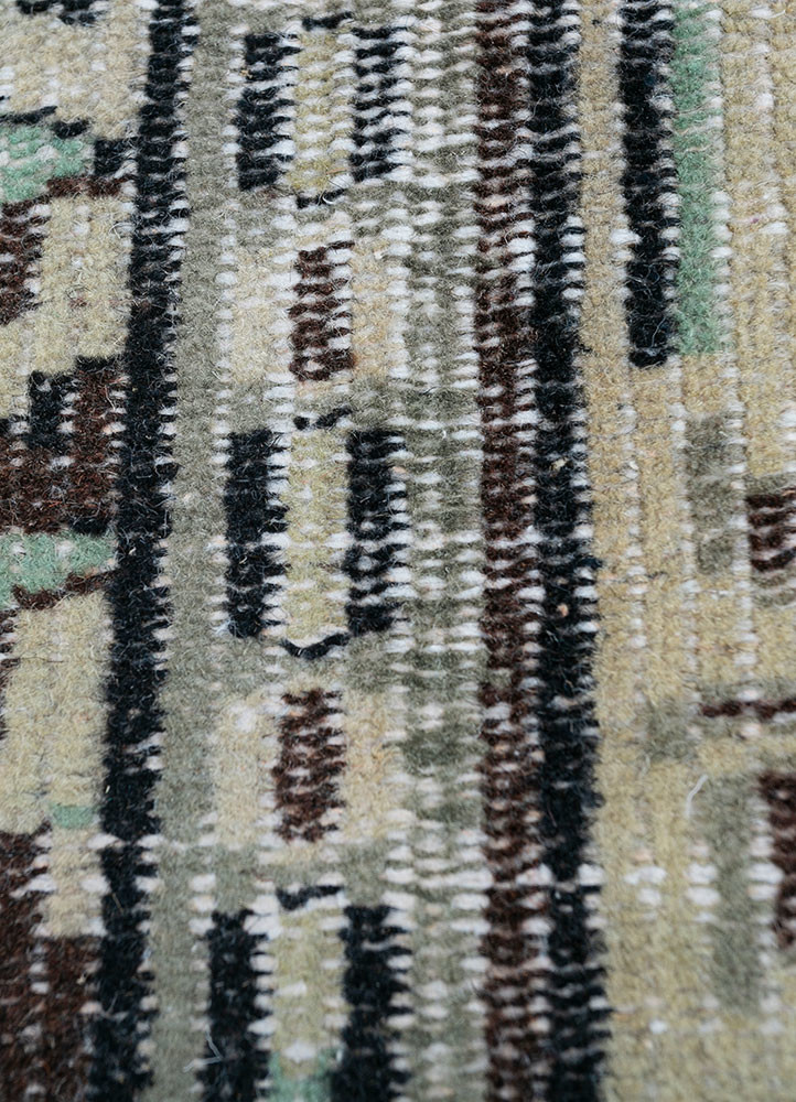 vintage green wool hand knotted Rug - CloseUp vintage green wool hand knotted Rug - CloseUp