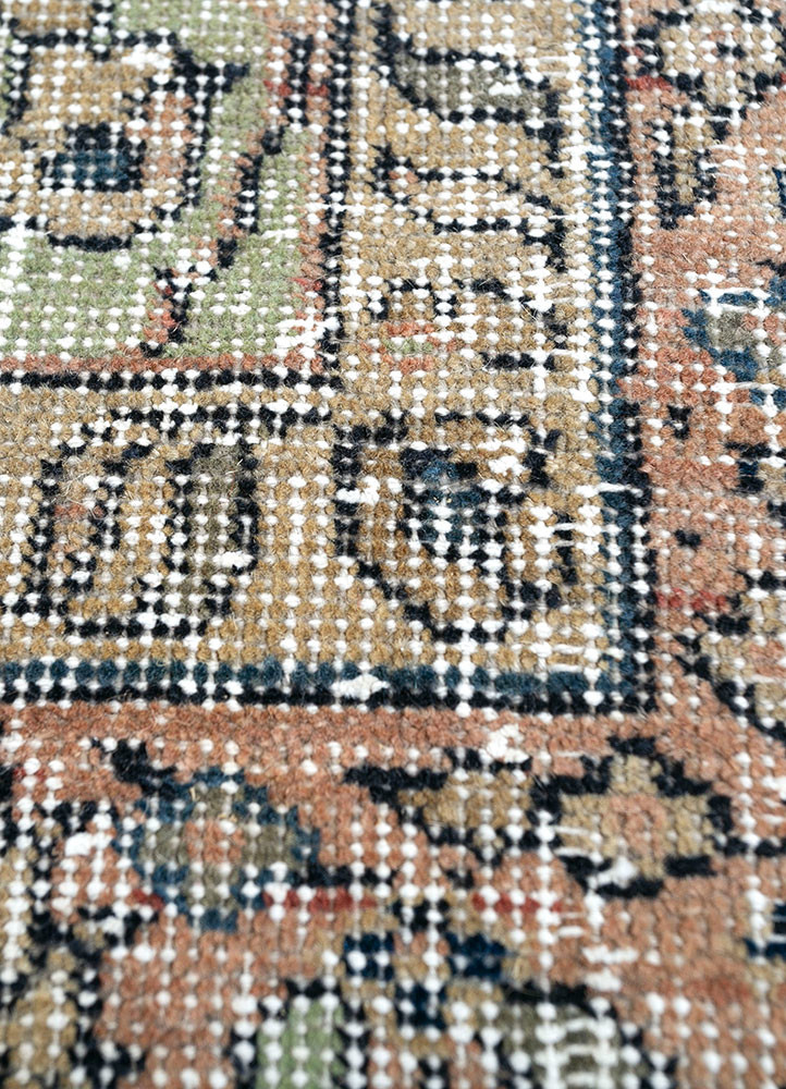 vintage green wool hand knotted Rug - CloseUp vintage green wool hand knotted Rug - CloseUp