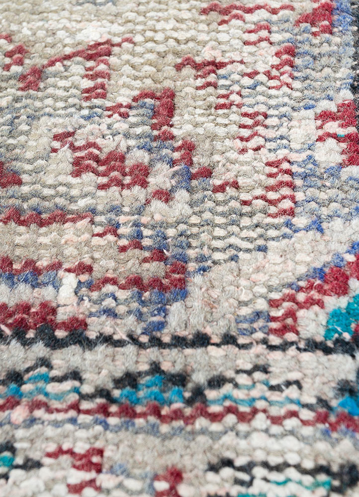 vintage red and orange wool hand knotted Rug - CloseUp vintage red and orange wool hand knotted Rug - CloseUp