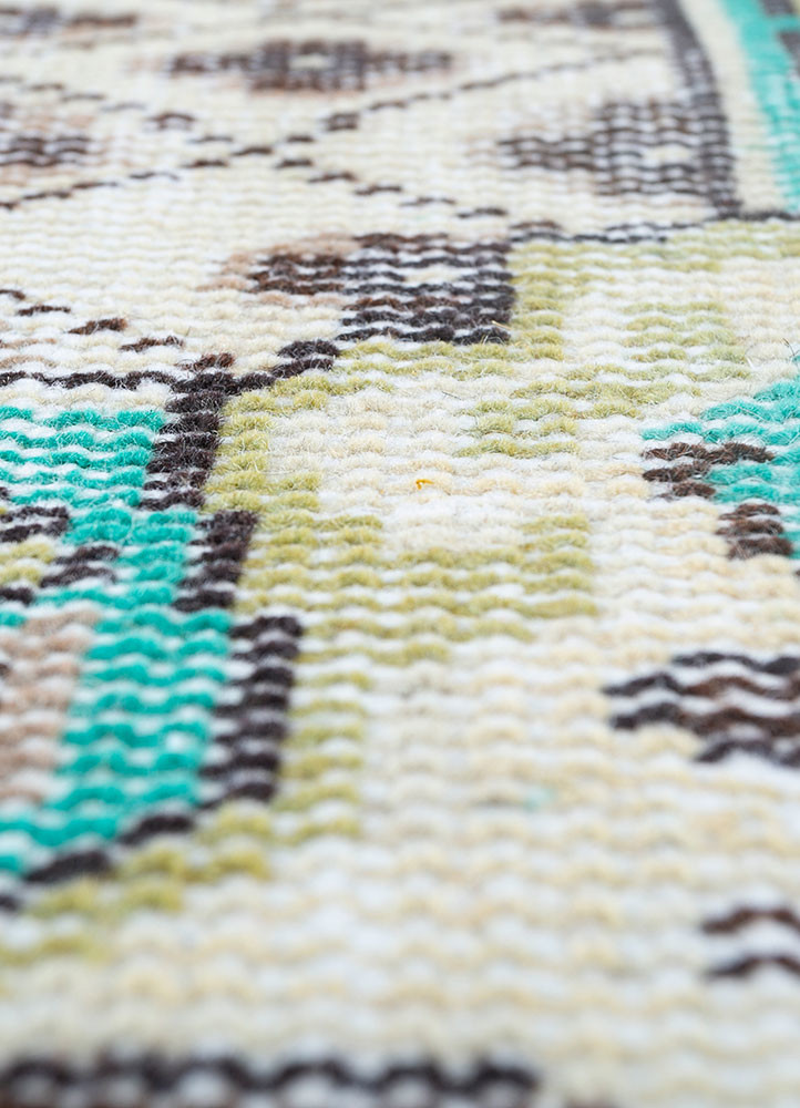 vintage green wool hand knotted Rug - CloseUp vintage green wool hand knotted Rug - CloseUp