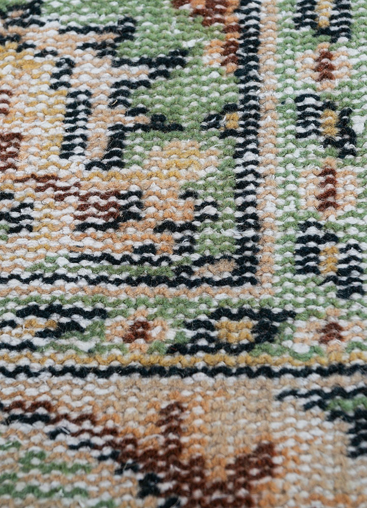 vintage gold wool hand knotted Rug - CloseUp vintage gold wool hand knotted Rug - CloseUp