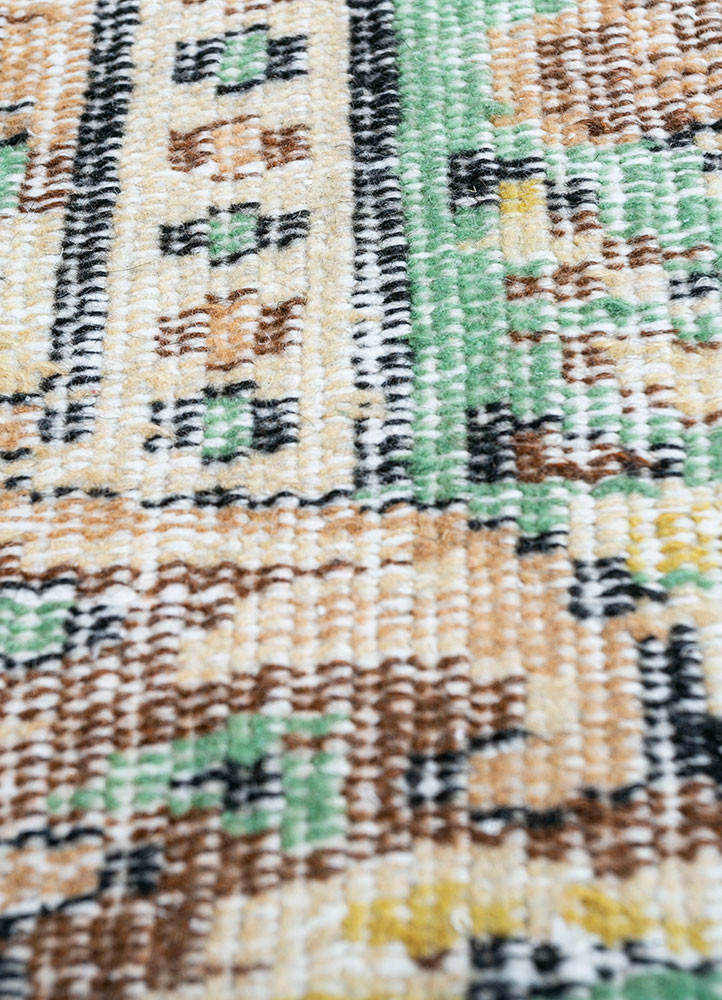 vintage green wool hand knotted Rug - CloseUp vintage green wool hand knotted Rug - CloseUp