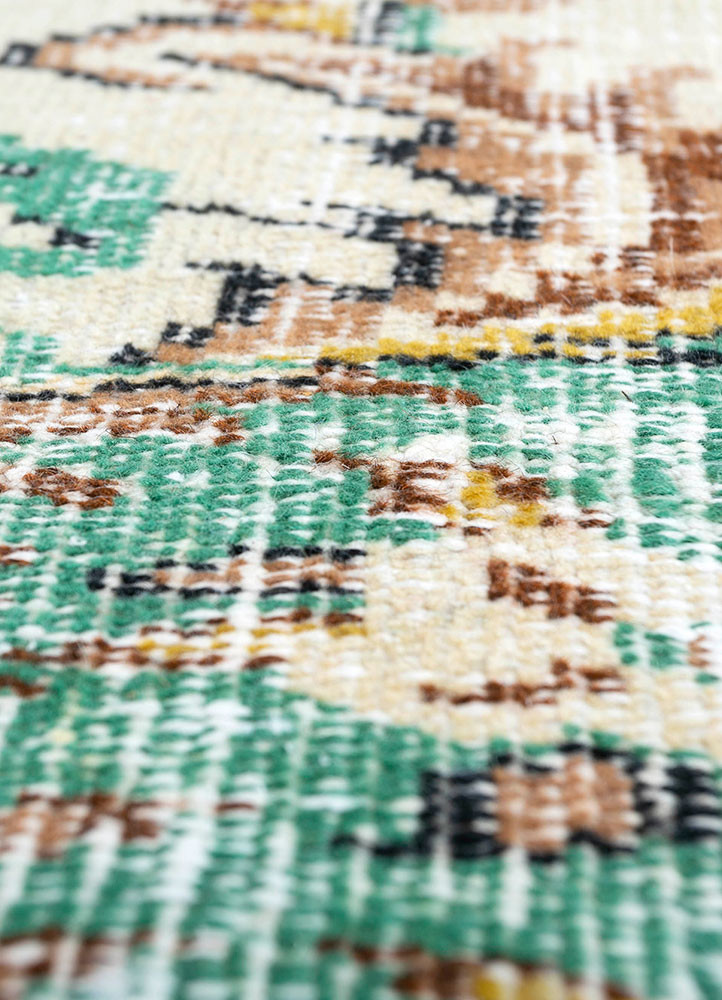 vintage beige and brown wool hand knotted Rug - CloseUp vintage beige and brown wool hand knotted Rug - CloseUp