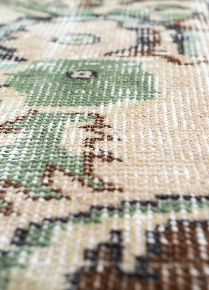 vintage beige and brown wool hand knotted Rug - CloseUp vintage beige and brown wool hand knotted Rug - CloseUp
