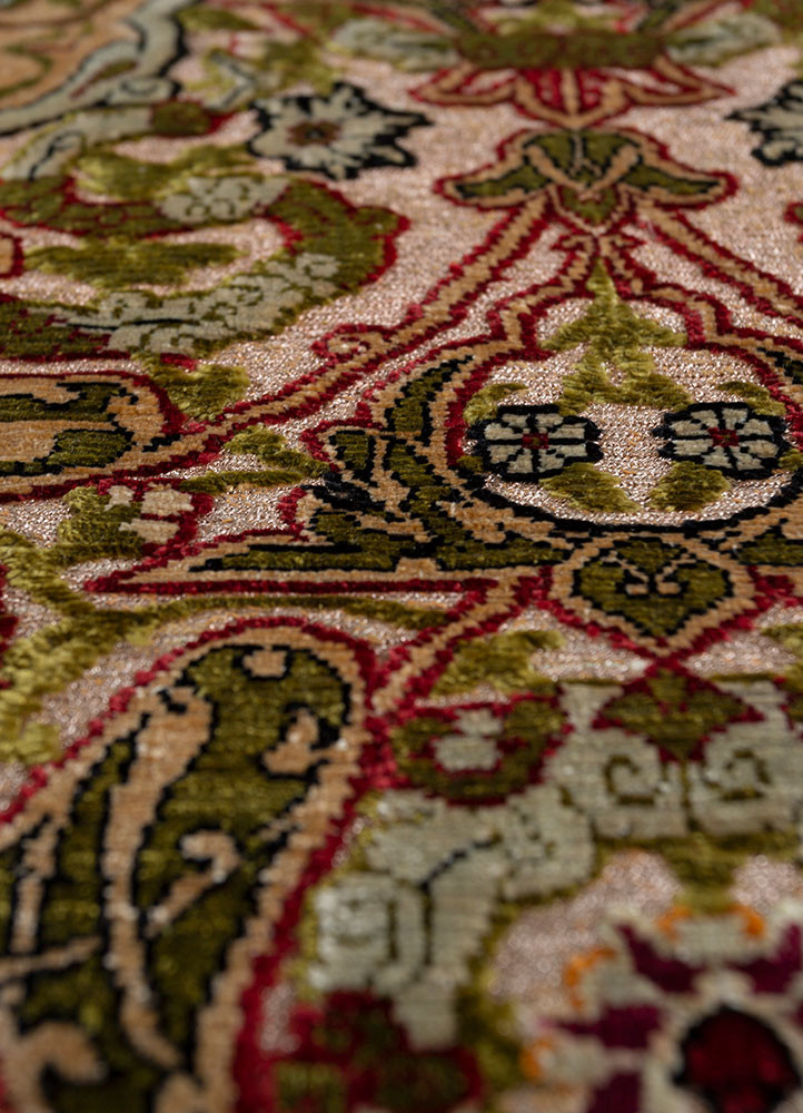 gulmarg gold silk hand knotted Rug - CloseUp