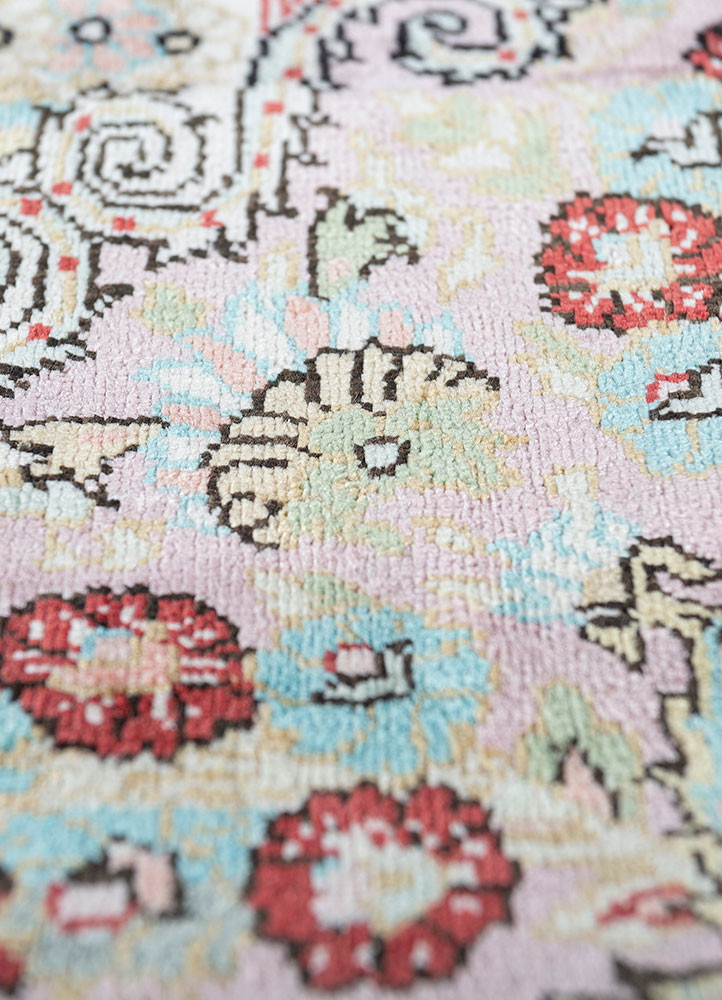 gulmarg gold silk hand knotted Rug - CloseUp