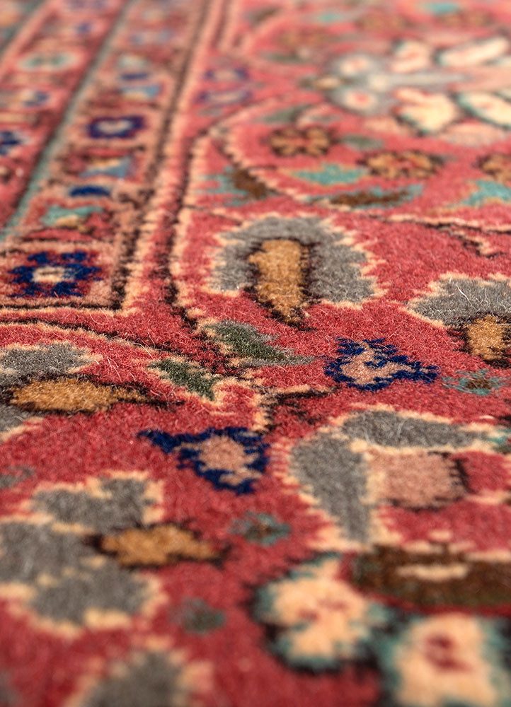 aalam gold wool hand knotted Rug - CloseUp