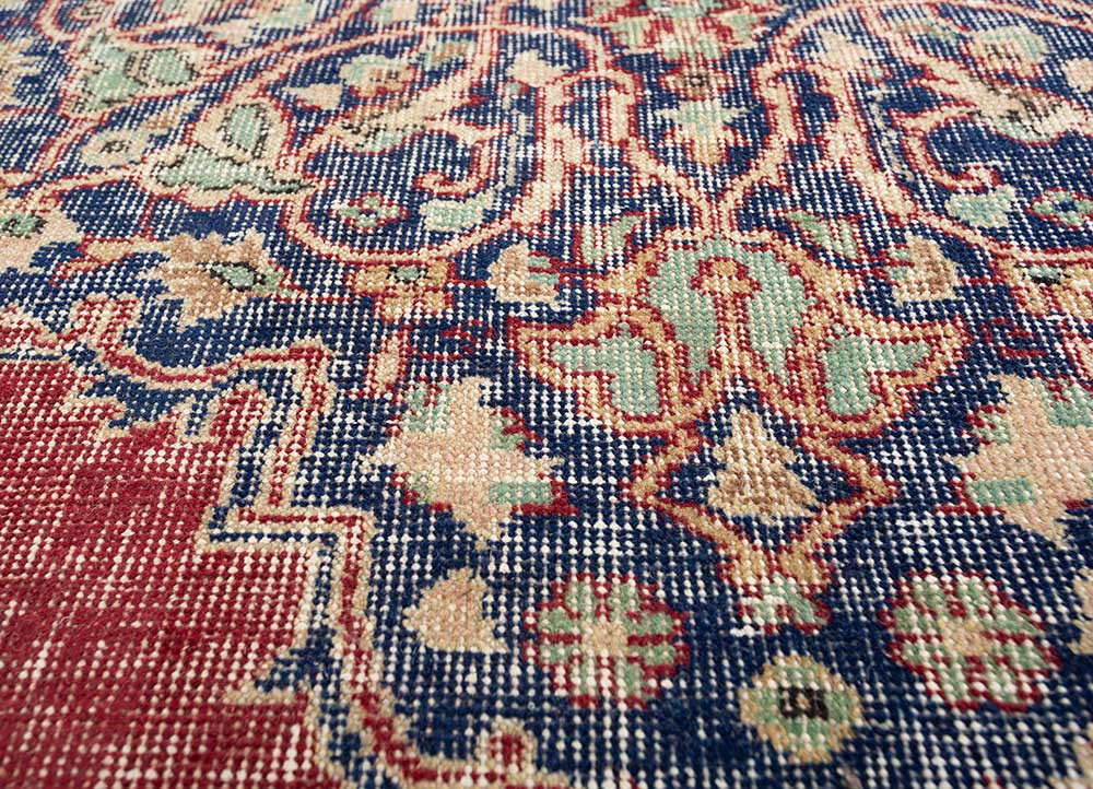 vintage red and orange wool hand knotted Rug - CloseUp vintage red and orange wool hand knotted Rug - CloseUp