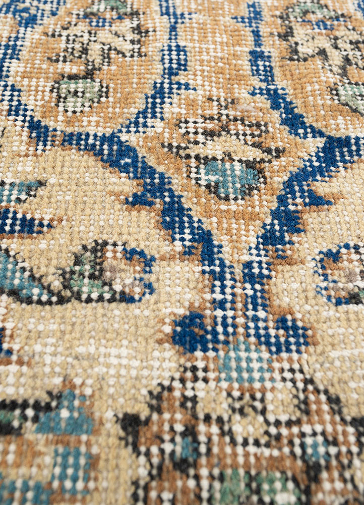 vintage blue wool hand knotted Rug - CloseUp vintage blue wool hand knotted Rug - CloseUp