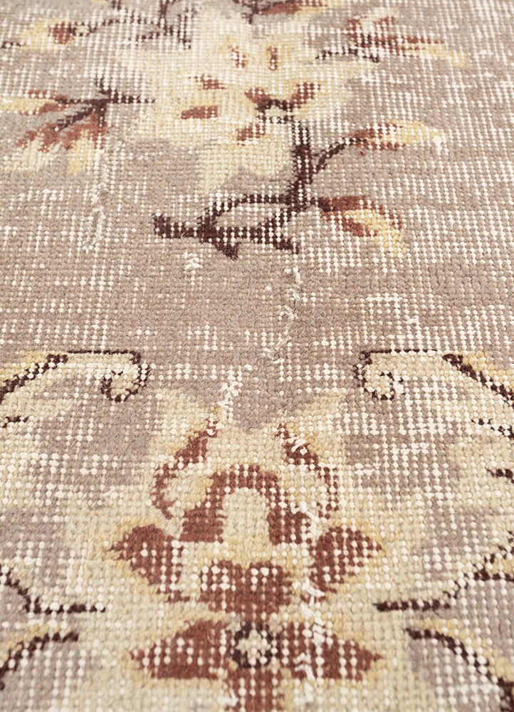vintage green wool hand knotted Rug - CloseUp vintage green wool hand knotted Rug - CloseUp