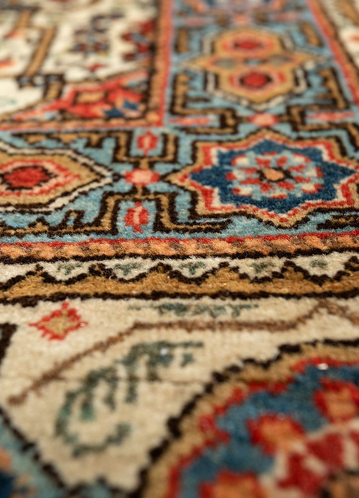 aalam gold wool hand knotted Rug - CloseUp
