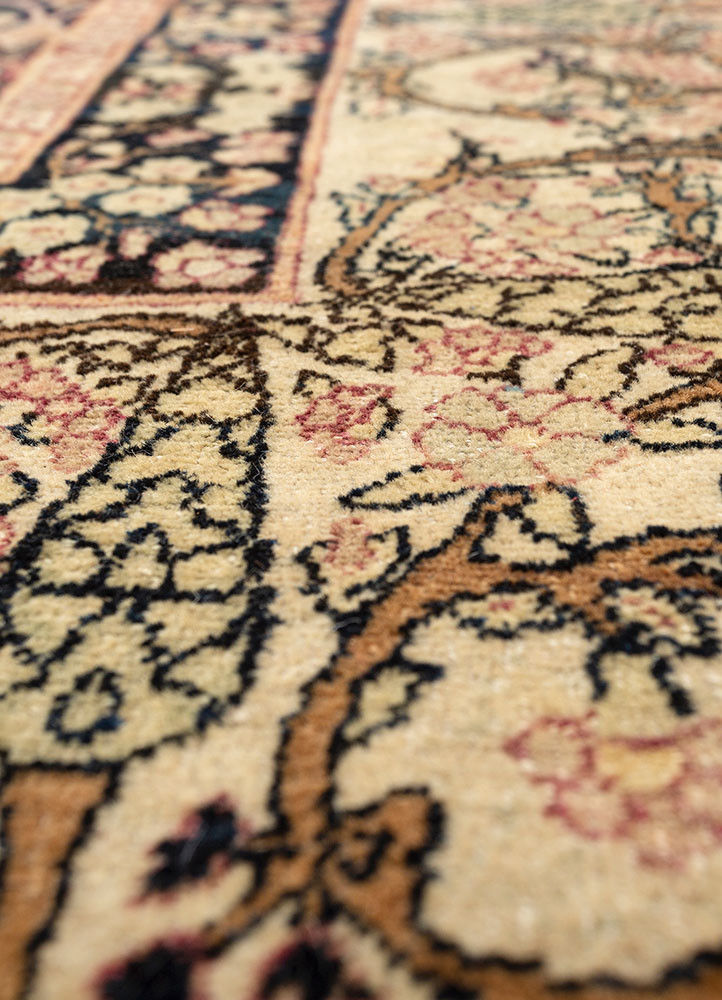 aalam green wool hand knotted Rug - CloseUp