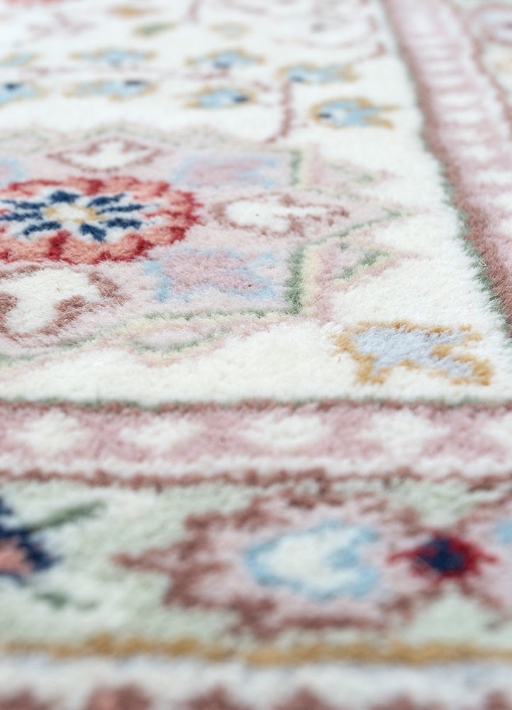 aalam ivory wool hand knotted Rug - CloseUp aalam ivory wool hand knotted Rug - CloseUp