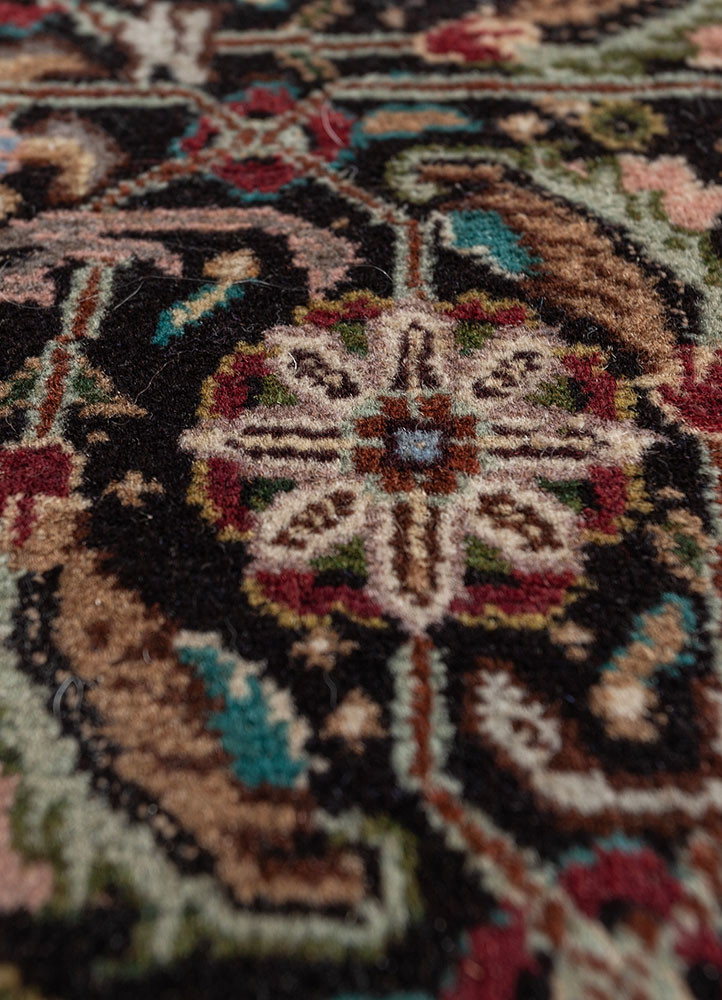 aalam grey and black wool hand knotted Rug - CloseUp