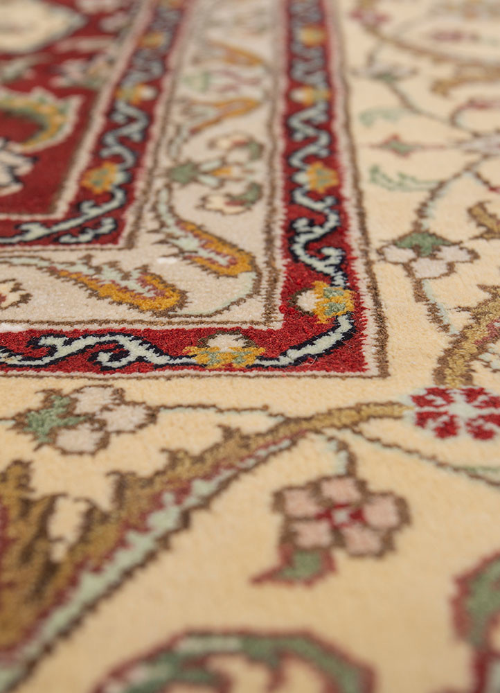 gulmarg gold silk hand knotted Rug - CloseUp