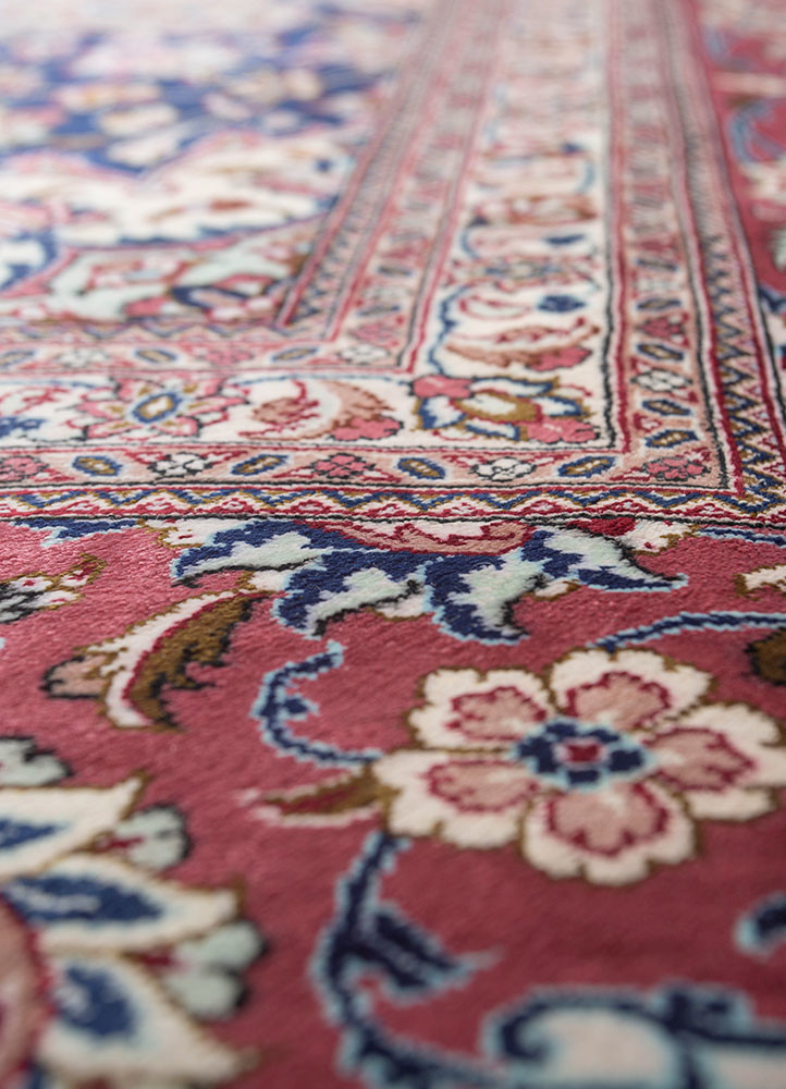 gulmarg red and orange silk hand knotted Rug - CloseUp