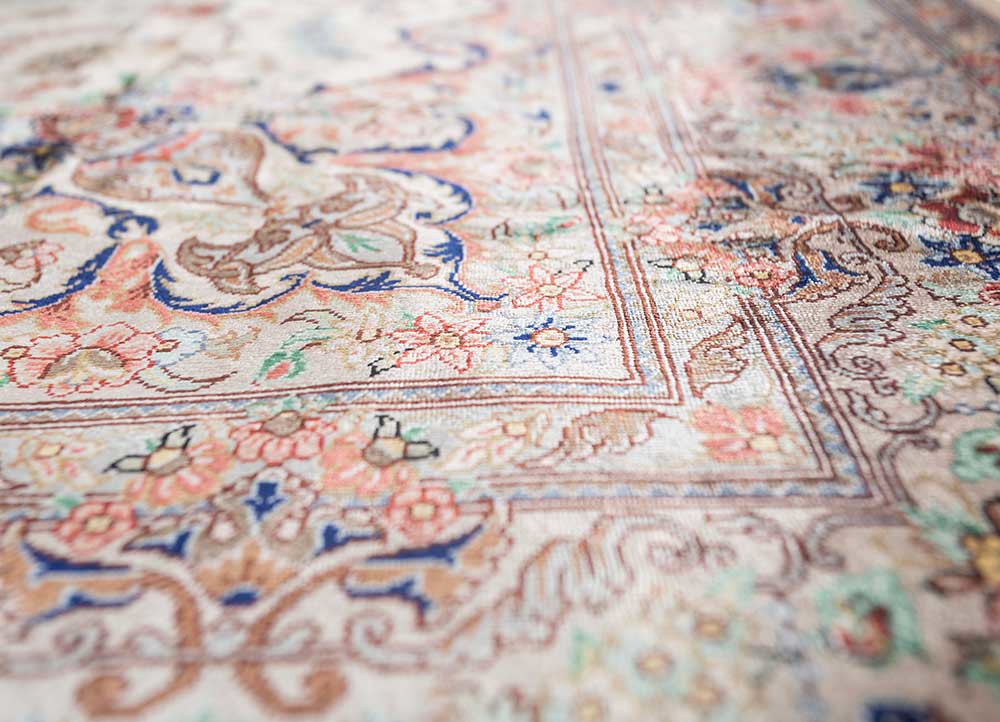 gulmarg ivory silk hand knotted Rug - CloseUp