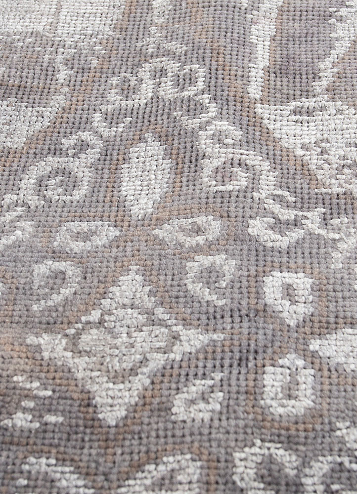 azalea grey and black wool and silk hand knotted Rug - CloseUp