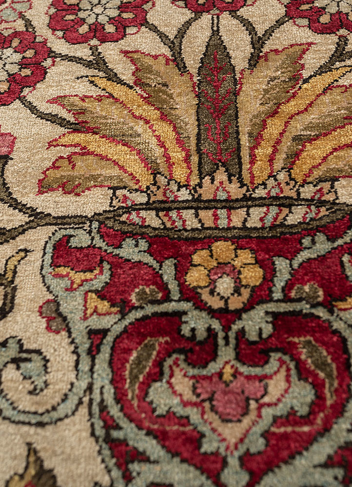 gulmarg red and orange silk hand knotted Rug - CloseUp
