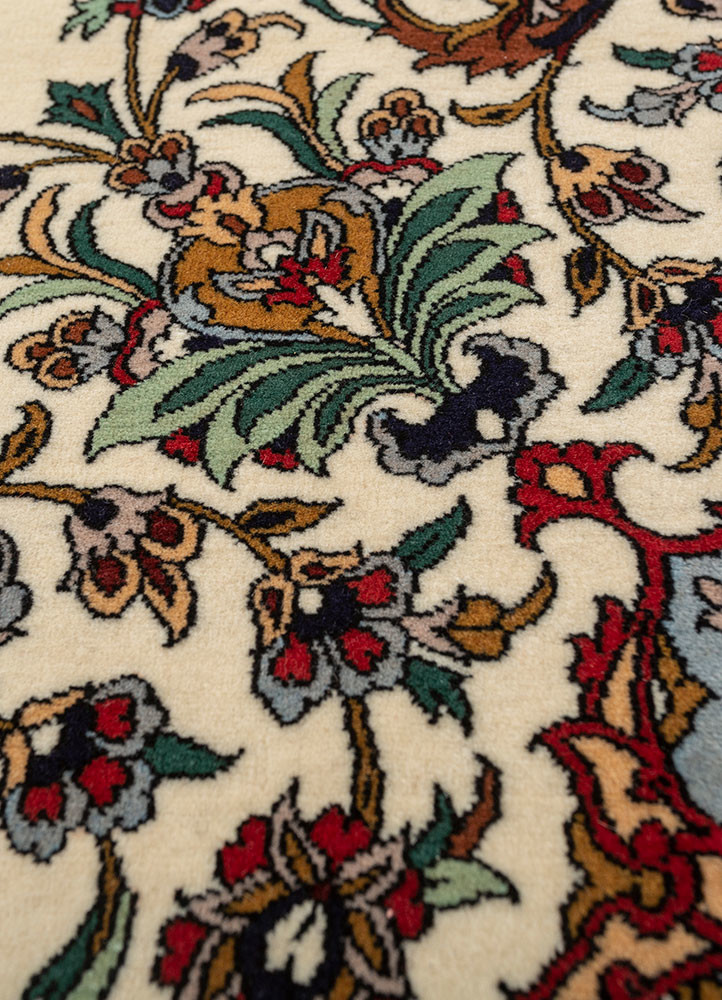 aalam ivory wool hand knotted Rug - CloseUp