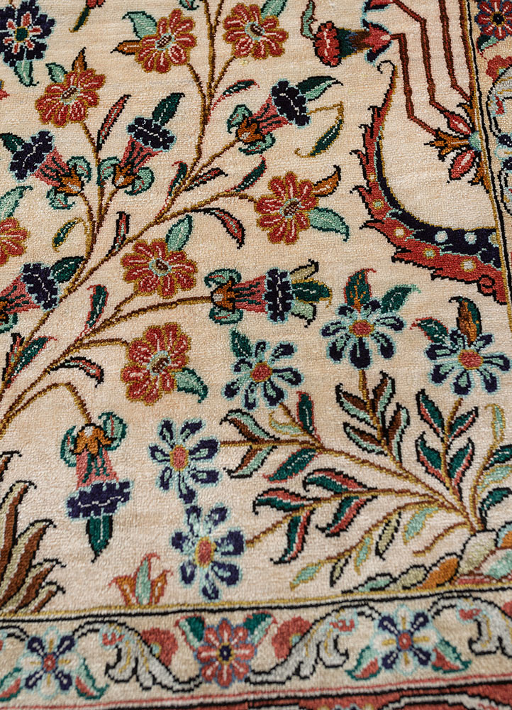gulmarg red and orange silk hand knotted Rug - CloseUp