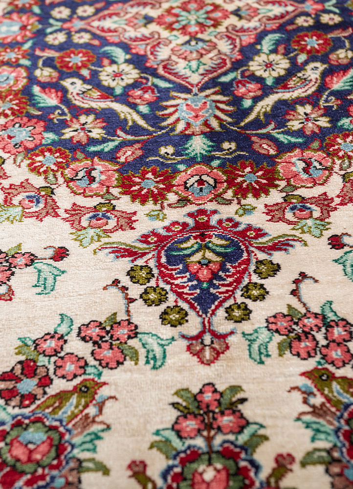 gulmarg red and orange silk hand knotted Rug - CloseUp