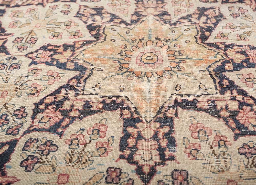 aalam gold wool hand knotted Rug - CloseUp
