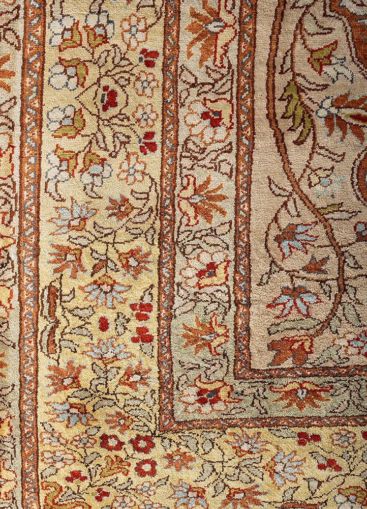 gulmarg gold silk hand knotted Rug - CloseUp