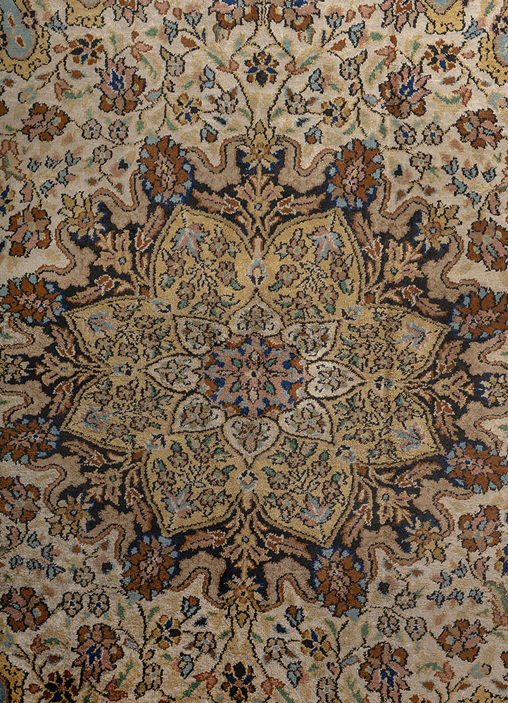 gulmarg green silk hand knotted Rug - CloseUp