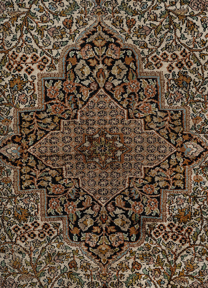 gulmarg green silk hand knotted Rug - CloseUp