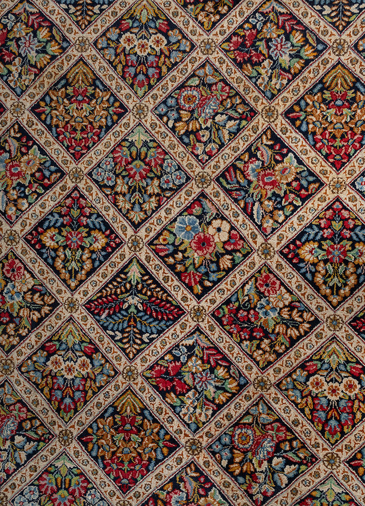 aalam red and orange wool hand knotted Rug - CloseUp